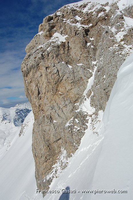 08 Tracce lasciate in salita nel ripido ultimo pezzo del canalino.jpg
